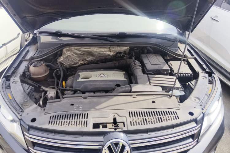 Used Volkswagen Tiguan 2015 1.8TSI Automatic Two-Wheel Drive Trend Edition Engine Bay