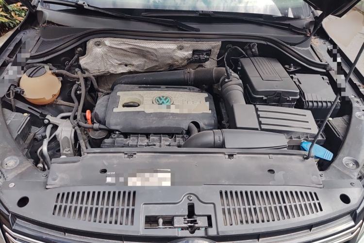 Used Volkswagen Tiguan 2015 2.0 TSI Automatic All-Wheel Drive Flagship Edition Engine Bay