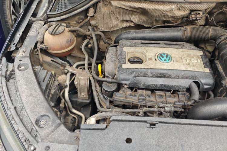 Used Volkswagen Tiguan 2015 1.8TSI Automatic Two-Wheel Drive Luxury Model Engine Bay Right