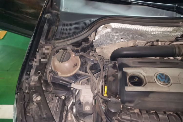 Used Volkswagen Tiguan 2015 1.8TSI Automatic Two-Wheel Drive Comfort Edition Engine Bay Right