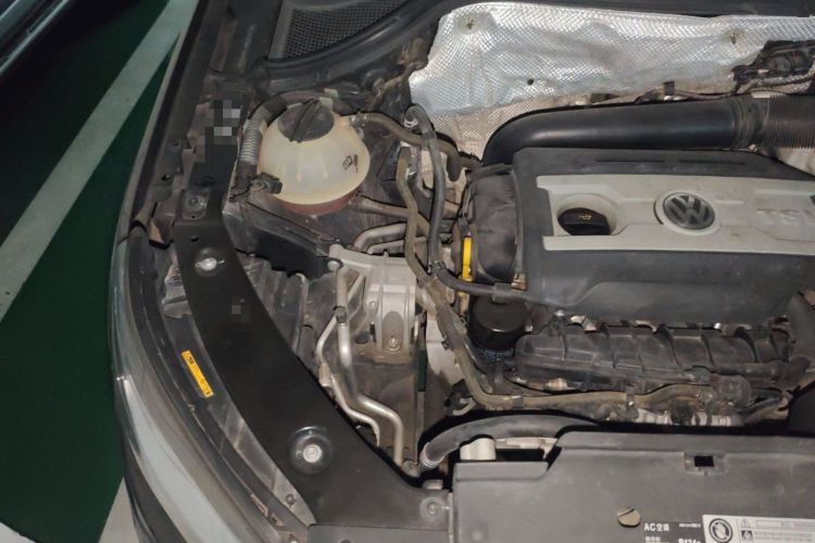 Used Volkswagen Tiguan 2015 1.8TSI Automatic Two-Wheel Drive Luxury Model Engine Bay Right