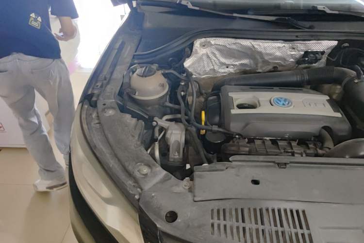 Used Volkswagen Tiguan 2015 1.8TSI Automatic Two-Wheel Drive Luxury Model Engine Bay Right