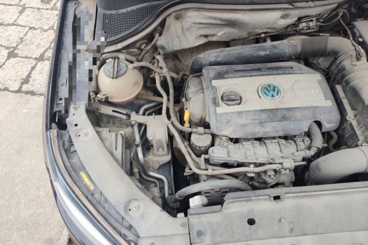 Used Volkswagen Tiguan 2015 1.8TSI Automatic Two-Wheel Drive Luxury Model Engine Bay Right