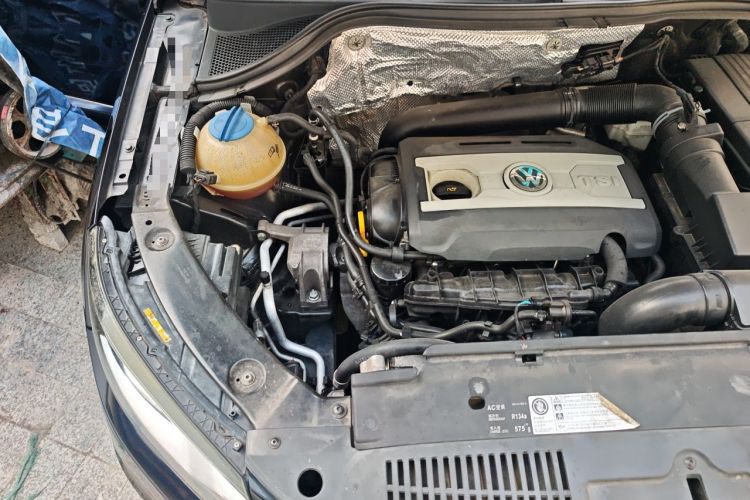 Used Volkswagen Tiguan 2015 1.8TSI Automatic Two-Wheel Drive Luxury Model Engine Bay Right