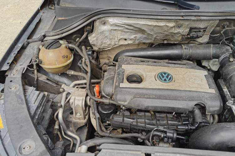 Used Volkswagen Tiguan 2015 1.8TSI Automatic Two-Wheel Drive Luxury Model Engine Bay Right
