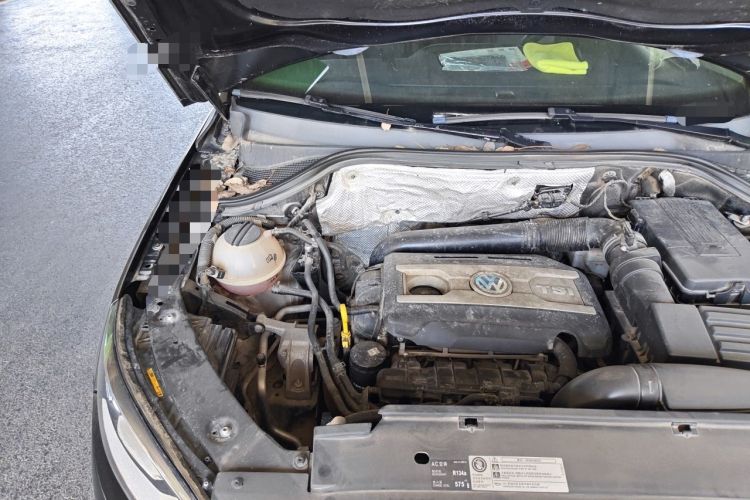 Used Volkswagen Tiguan 2015 1.8TSI Automatic Two-Wheel Drive Luxury Model Engine Bay Right