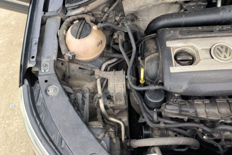 Used Volkswagen Tiguan 2015 2.0 TSI Comfort Edition Engine Bay Right