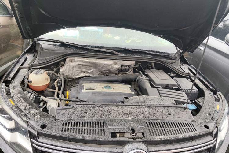 Used Volkswagen Tiguan 2015 2.0 TSI Automatic All-Wheel Drive Luxury Edition Engine Bay