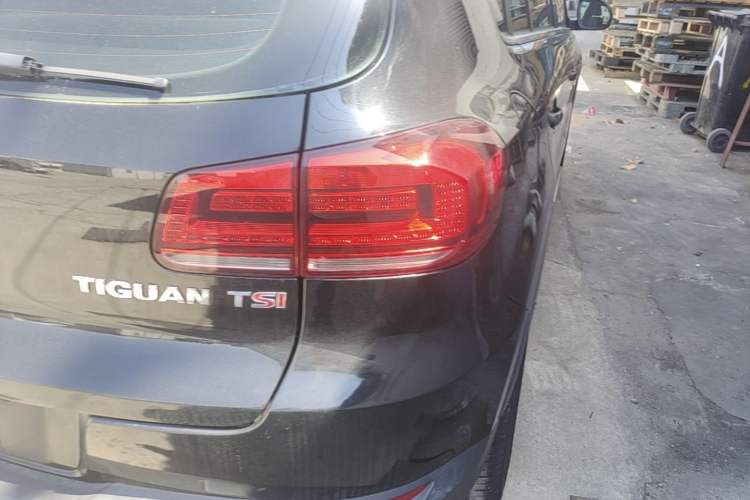 Used Volkswagen Tiguan 2015 1.8TSI Automatic Two-Wheel Drive Comfort Edition Exterior 3