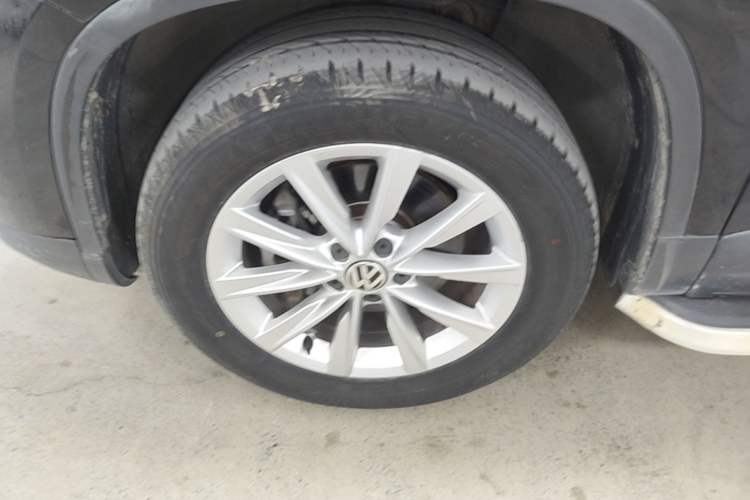 Used Volkswagen Tiguan 2015 1.8TSI Automatic Two-Wheel Drive Comfort Edition Exterior 4