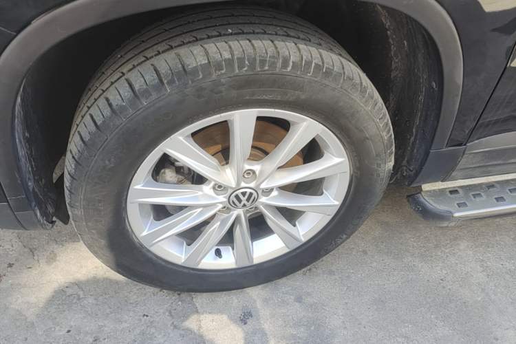 Used Volkswagen Tiguan 2015 1.8TSI Automatic Two-Wheel Drive Comfort Edition Exterior 4