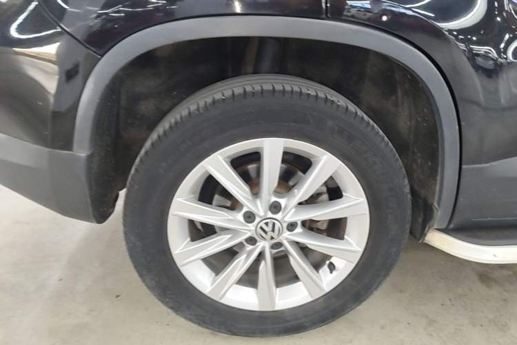 Used Volkswagen Tiguan 2015 1.8TSI Automatic Two-Wheel Drive Comfort Edition Exterior 5