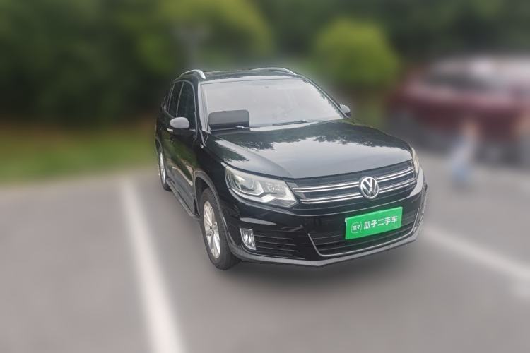 Used Volkswagen Tiguan 2015 1.8TSI Manual Two-Wheel-Drive Limited Edition Front Right 45 Deg