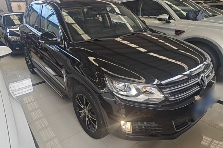 Used Volkswagen Tiguan 2015 1.8TSI Automatic Two-Wheel Drive Luxury Model Front Right 45 Deg