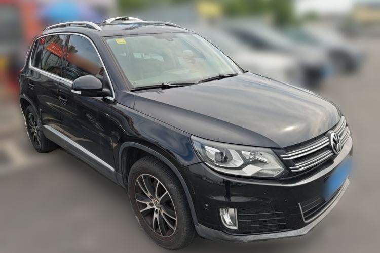 Used Volkswagen Tiguan 2015 1.8TSI Automatic All-Wheel-Drive Luxury Model Front Right 45 Deg