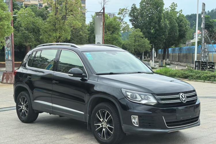 Used Volkswagen Tiguan 2015 1.8TSI Automatic Two-Wheel Drive Luxury Model Front Right 45 Deg
