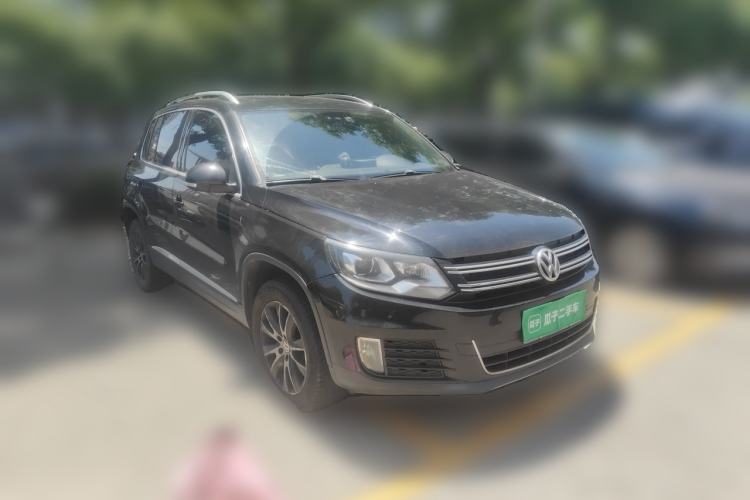 Used Volkswagen Tiguan 2015 1.8TSI Automatic Two-Wheel Drive Luxury Model Front Right 45 Deg