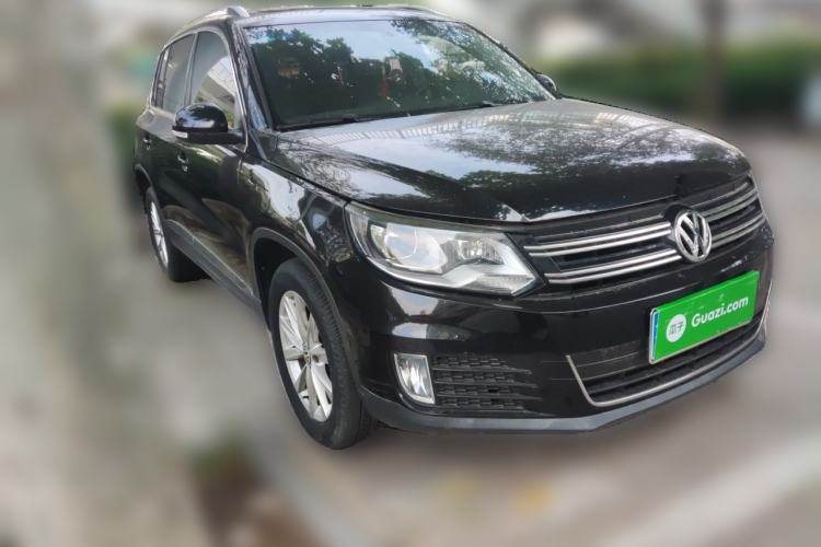 Used Volkswagen Tiguan 2015 1.8TSI Manual Two-Wheel-Drive Limited Edition Front Right 45 Deg