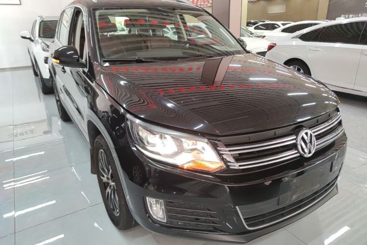 Used Volkswagen Tiguan 2015 1.8TSI Automatic Two-Wheel Drive Luxury Model Front Right 45 Deg