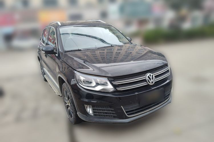 Used Volkswagen Tiguan 2015 1.8TSI Automatic Two-Wheel Drive Luxury Model Front Right 45 Deg
