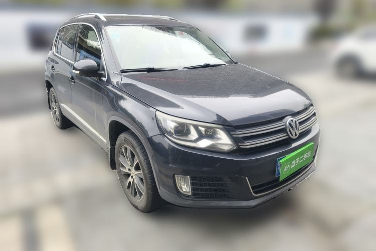 Used Volkswagen Tiguan 2015 1.8TSI Automatic Two-Wheel Drive Luxury Model Front Right 45 Deg