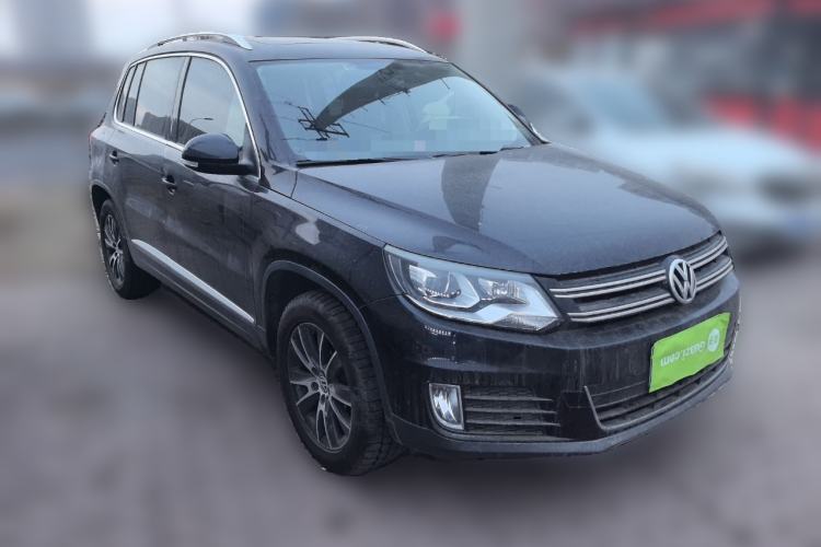 Used Volkswagen Tiguan 2015 1.8TSI Automatic All-Wheel-Drive Luxury Model Front Right 45 Deg