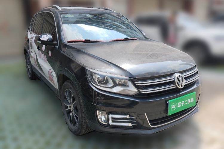 Used Volkswagen Tiguan 2015 1.8TSI Automatic All-Wheel-Drive Luxury Model Front Right 45 Deg