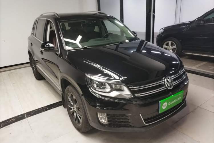 Used Volkswagen Tiguan 2015 1.8TSI Automatic Two-Wheel Drive Luxury Model Front Right 45 Deg