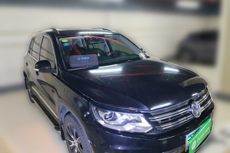 Used Volkswagen Tiguan 2015 1.8TSI Automatic Two-Wheel Drive Luxury Model Front Right 45 Deg
