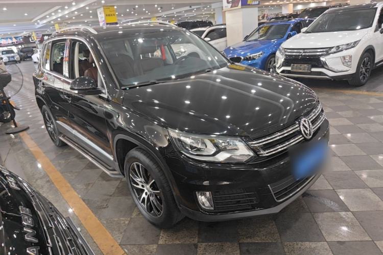 Used Volkswagen Tiguan 2015 1.8TSI Automatic Two-Wheel Drive Luxury Model Front Right 45 Deg