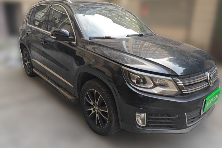 Used Volkswagen Tiguan 2015 1.8TSI Automatic Two-Wheel Drive Luxury Model Front Right 45 Deg