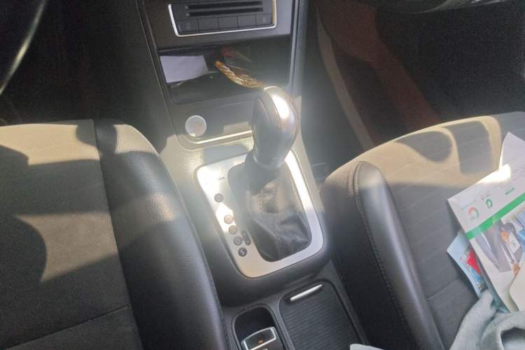 Used Volkswagen Tiguan 2015 1.8TSI Automatic All-Wheel Drive Style Vision Edition Gear Lever