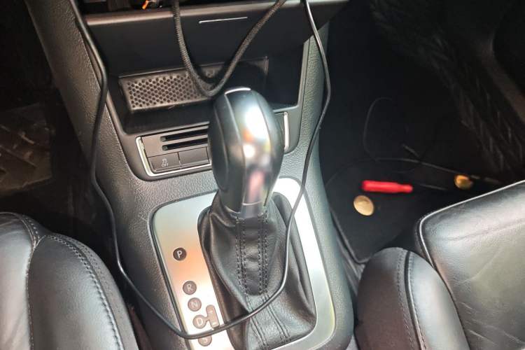 Used Volkswagen Tiguan 2015 1.8TSI Automatic Two-Wheel Drive Comfort Edition Gear Lever