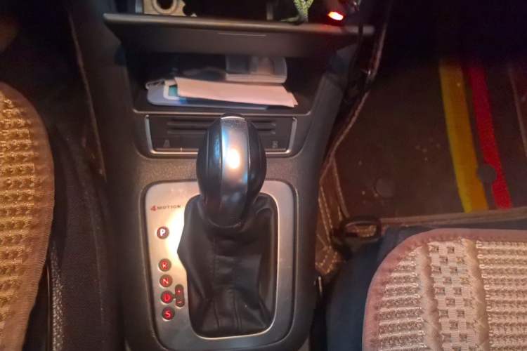 Used Volkswagen Tiguan 2015 1.8TSI Automatic All-Wheel Drive Style Vision Edition Gear Lever