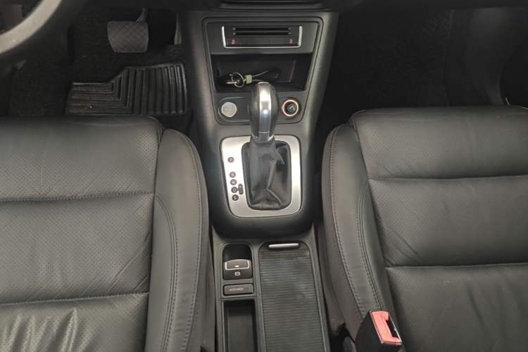 Used Volkswagen Tiguan 2015 1.8TSI Automatic Two-Wheel Drive Luxury Model Gear Lever