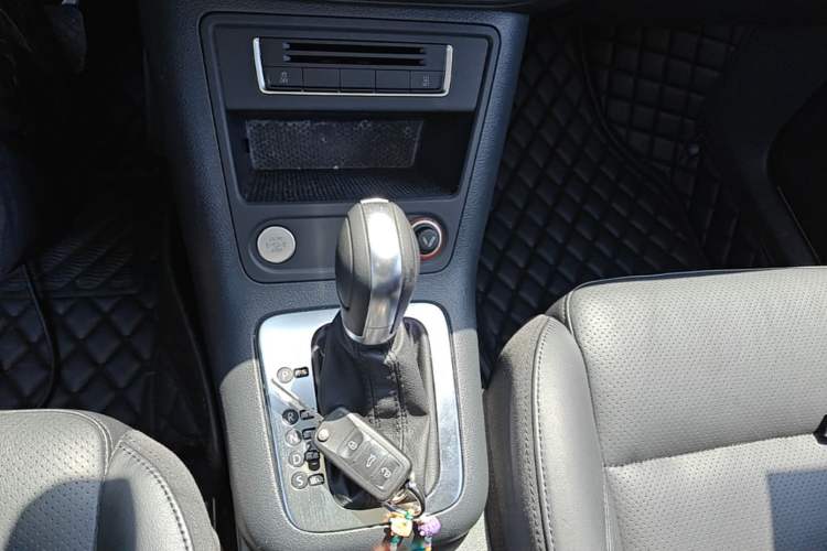 Used Volkswagen Tiguan 2015 1.8TSI Automatic Two-Wheel Drive Luxury Model Gear Lever