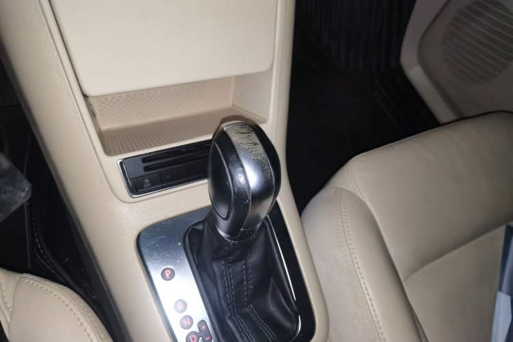 Used Volkswagen Tiguan 2015 1.8TSI Automatic Two-Wheel Drive Comfort Edition Gear Lever
