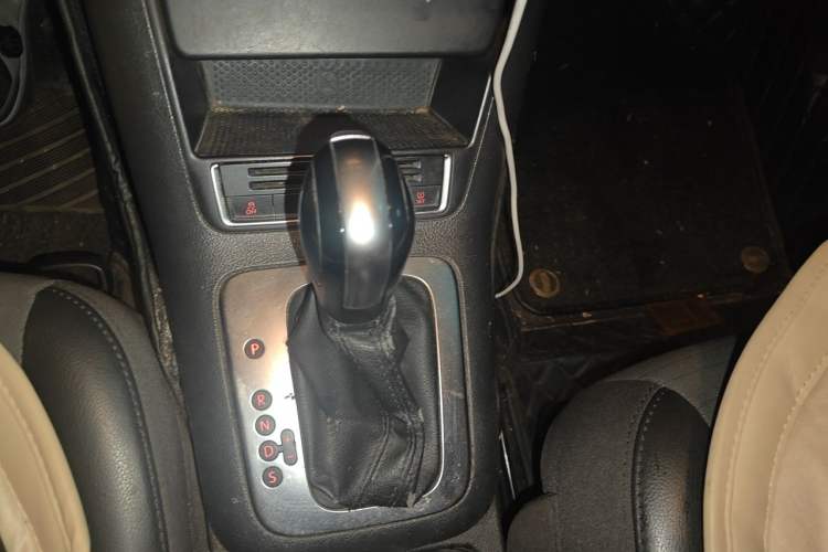 Used Volkswagen Tiguan 2015 1.8TSI Automatic Two-Wheel Drive Trend Edition Gear Lever