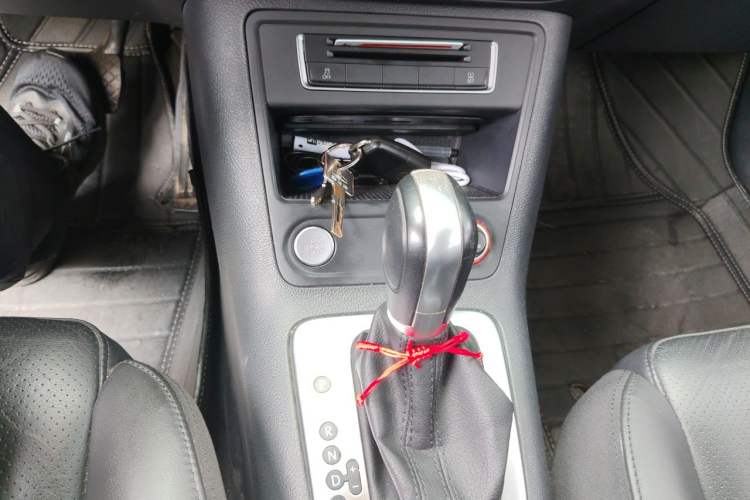Used Volkswagen Tiguan 2015 1.8TSI Automatic Two-Wheel Drive Luxury Model Gear Lever