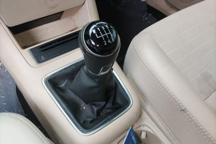 Used Volkswagen Tiguan 2015 1.8TSI Manual Two-Wheel Drive Fashion Edition Gear Lever