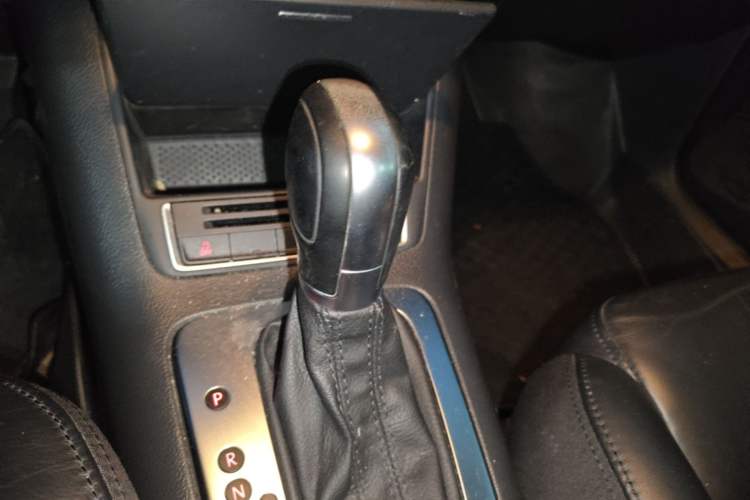 Used Volkswagen Tiguan 2015 1.8TSI Automatic Two-Wheel Drive Comfort Edition Gear Lever