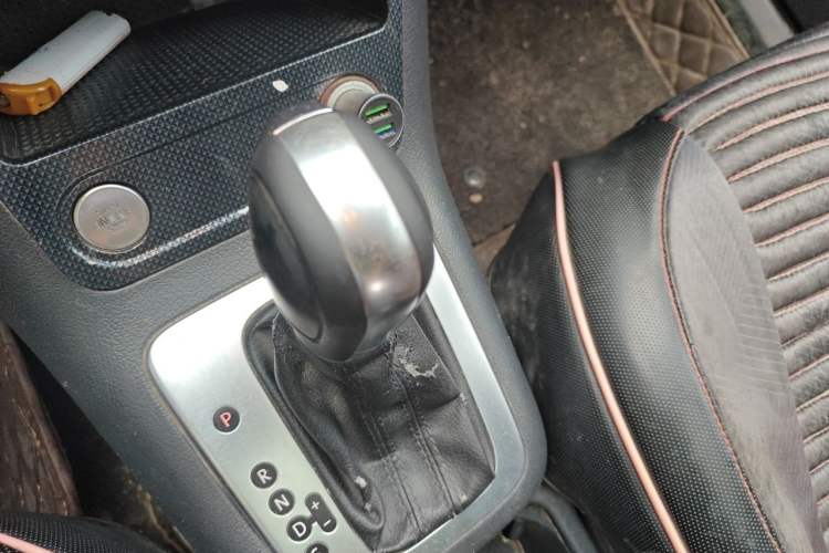 Used Volkswagen Tiguan 2015 1.8TSI Automatic Two-Wheel Drive Luxury Model Gear Lever