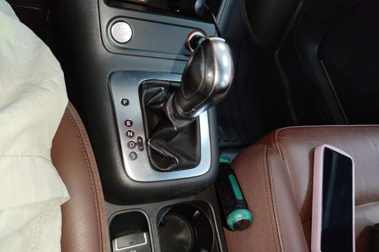 Used Volkswagen Tiguan 2015 1.8TSI Automatic Two-Wheel Drive Luxury Model Gear Lever