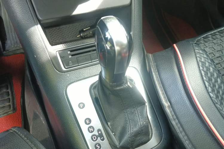 Used Volkswagen Tiguan 2015 1.8TSI Automatic Two-Wheel Drive Trend Edition Gear Lever