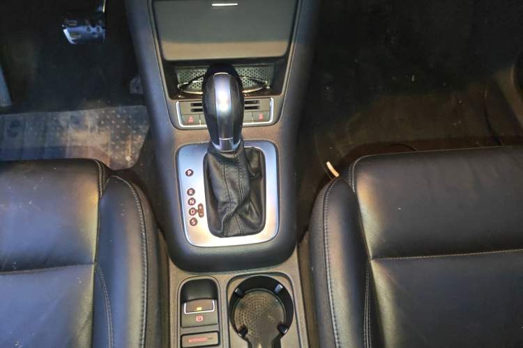 Used Volkswagen Tiguan 2015 1.8TSI Automatic Two-Wheel Drive Comfort Edition Gear Lever