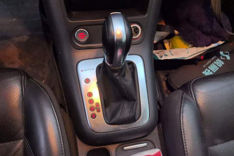 Used Volkswagen Tiguan 2015 1.8TSI Automatic All-Wheel-Drive Luxury Model Gear Lever