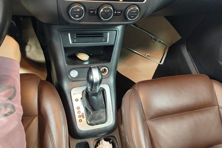 Used Volkswagen Tiguan 2015 1.8TSI Automatic All-Wheel-Drive Luxury Model Gear Lever