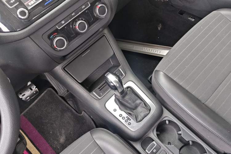 Used Volkswagen Tiguan 2015 1.8TSI Automatic Two-Wheel Drive Trend Edition Gear Lever