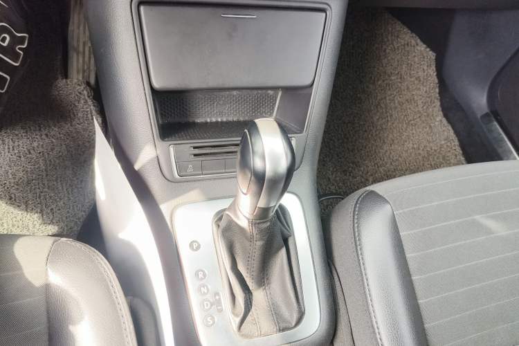 Used Volkswagen Tiguan 2015 1.8TSI Automatic Two-Wheel Drive Trend Edition Gear Lever
