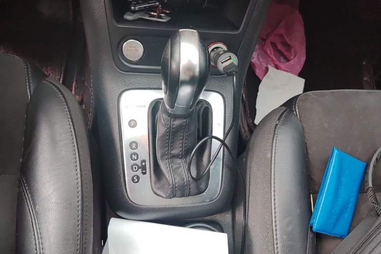 Used Volkswagen Tiguan 2015 2.0 TSI Automatic All-Wheel Drive Flagship Edition Gear Lever